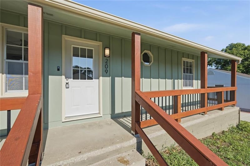209 Western St, Leavenworth, KS 66048