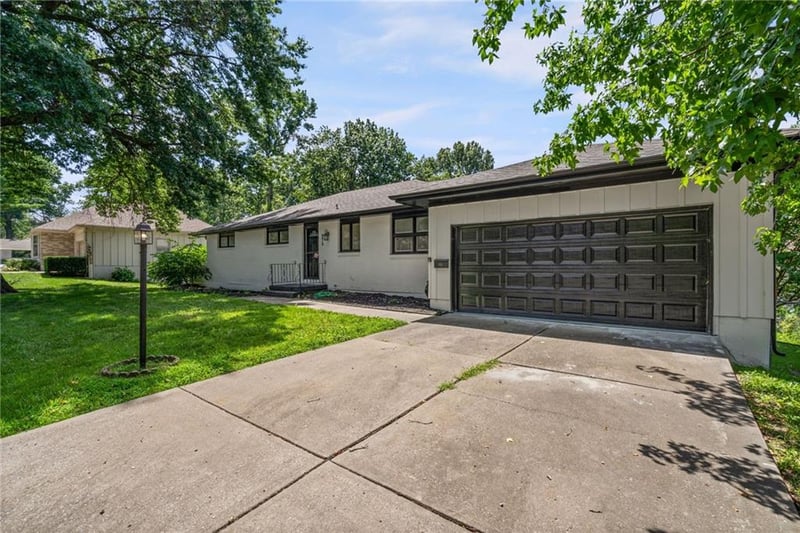8819 61st St, Raytown, MO 64133