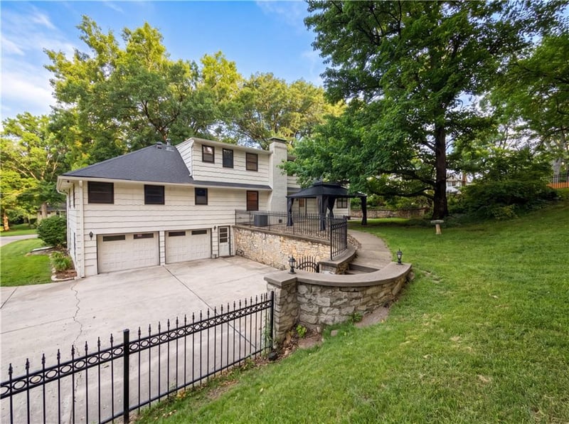 4321 Briarcliff Ln, Kansas City, MO 64116