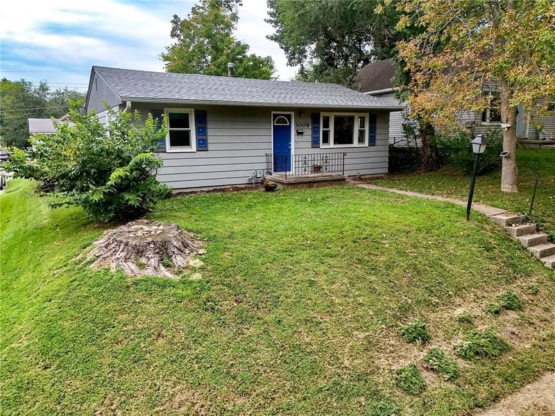 3009 Locust St, St Joseph, MO 64501