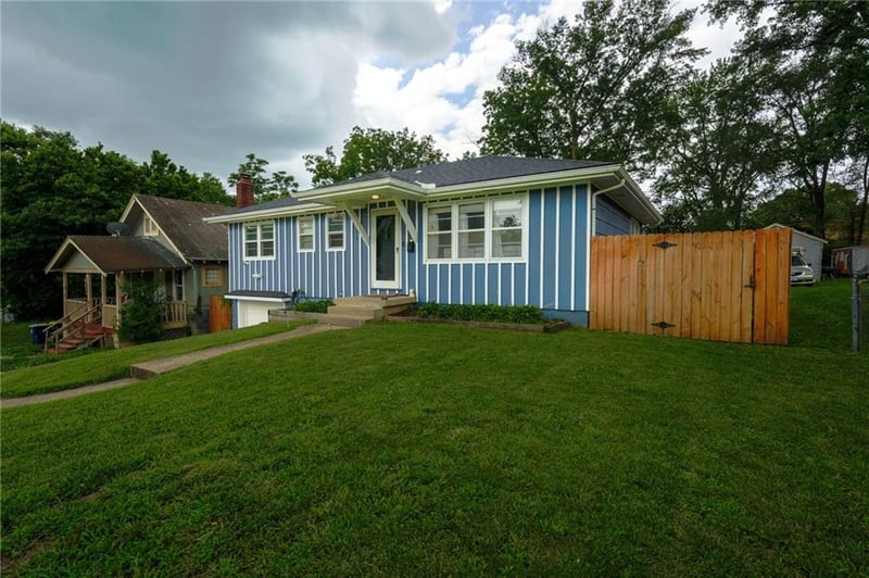 8312 Highland Ave, Kansas City, MO 64131