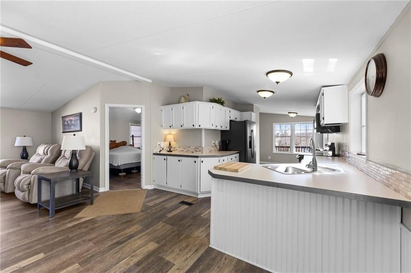 89 Lakeview Ln, Linn Valley, KS 66040