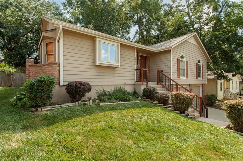 1112 24th Street Ct, Blue Springs, MO 64015