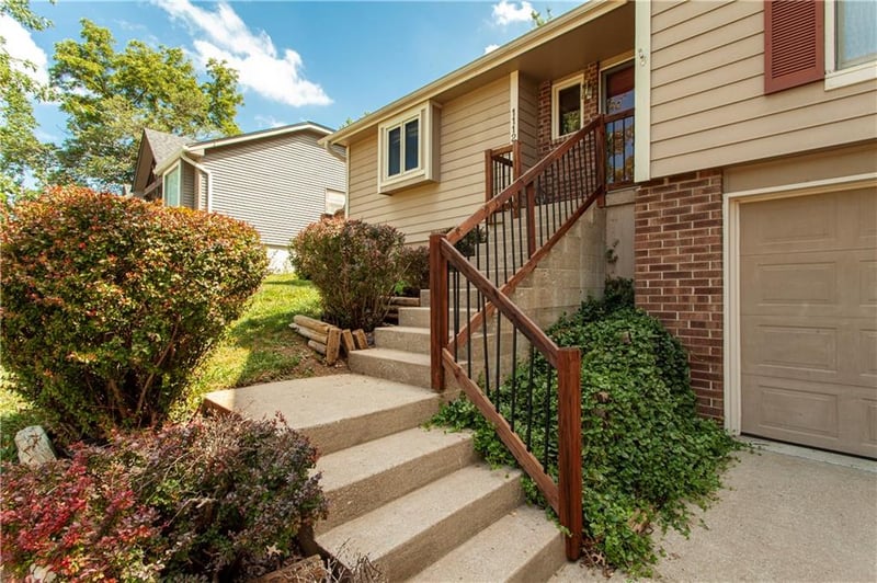1112 24th Street Ct, Blue Springs, MO 64015
