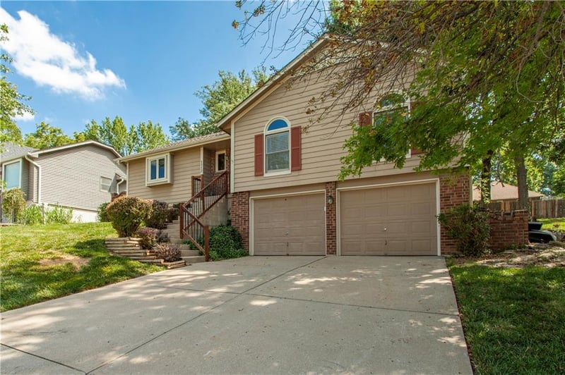 1112 24th Street Ct, Blue Springs, MO 64015