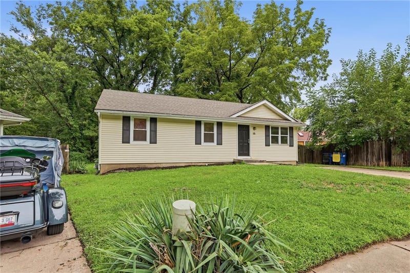 15 Brooks Ct, Liberty, MO 64068