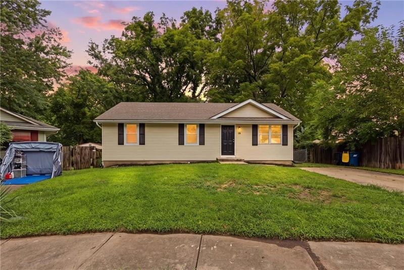 15 Brooks Ct, Liberty, MO 64068