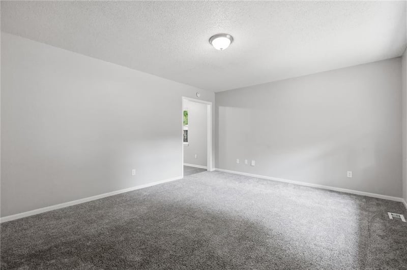15 Brooks Ct, Liberty, MO 64068