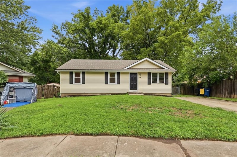 15 Brooks Ct, Liberty, MO 64068