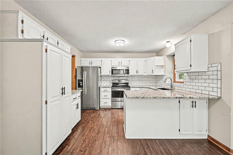 8325 Allenton Dr, Kansas City, MO 64151