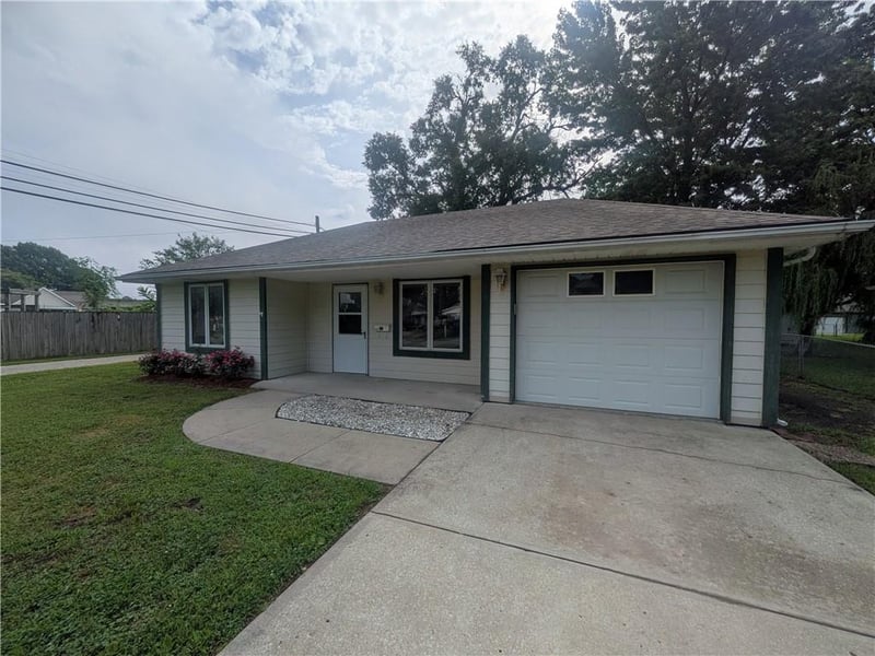 306 4th St, Odessa, MO 64076