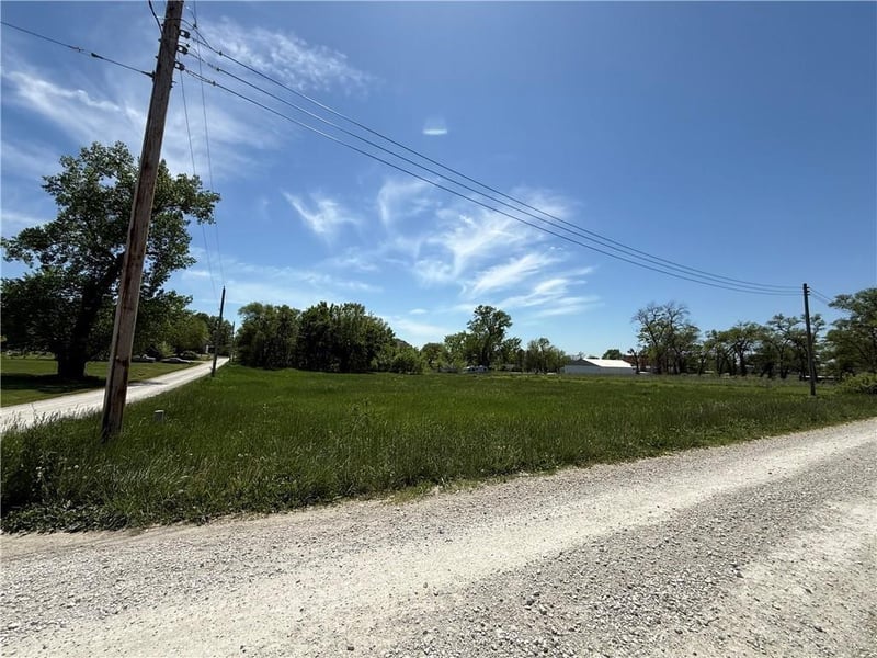 909 Main St, Cainsville, MO 64632