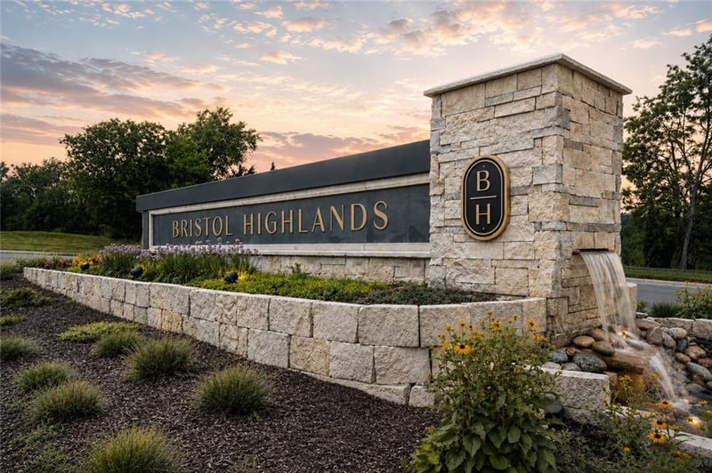 8003 Deer Run St, Shawnee, KS 66220