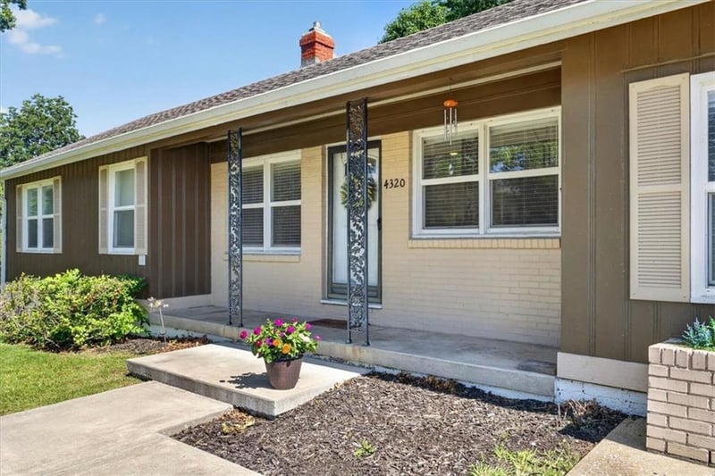 4320 56th St, Kansas City, MO 64119