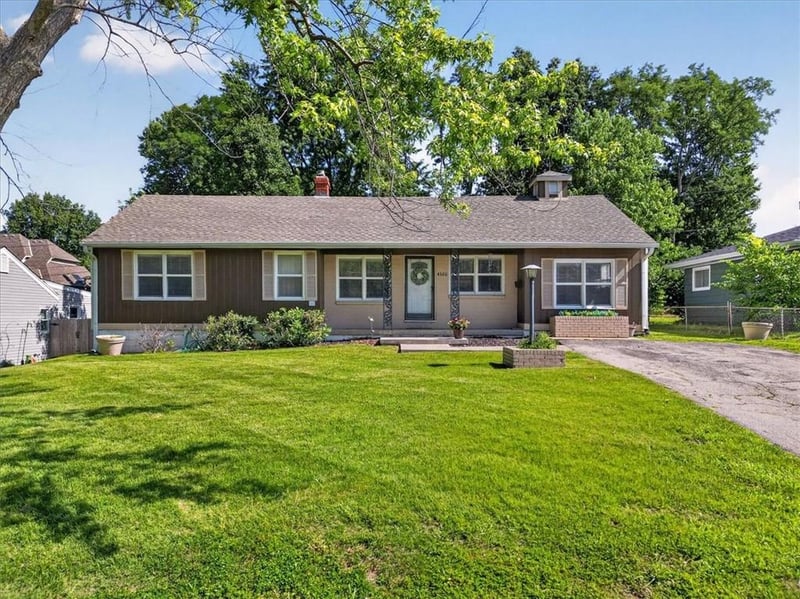 4320 56th St, Kansas City, MO 64119