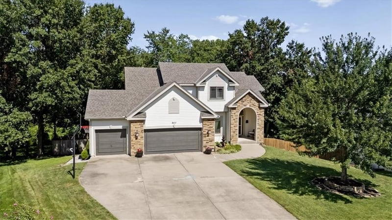 8517 Barberry Ave, Kansas City, MO 64153
