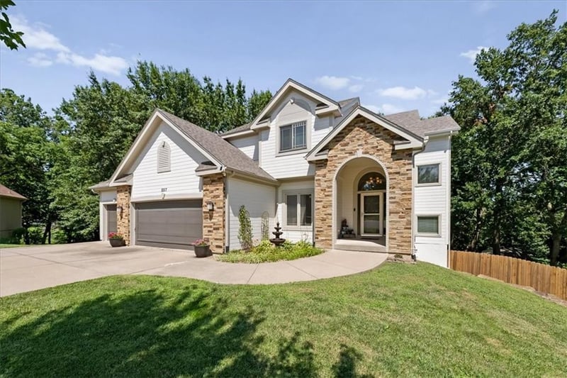 8517 Barberry Ave, Kansas City, MO 64153