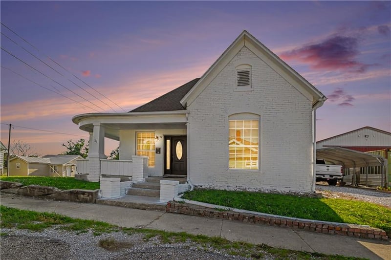 121 Water St, Milan, MO 63556