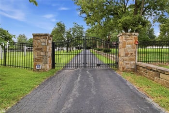 12444 Leavenworth Rd, Kansas City, KS 66109
