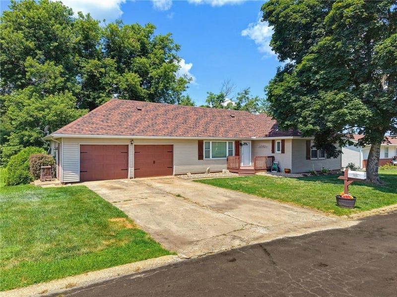 1105 Lake Manor Dr, Trenton, MO 64683