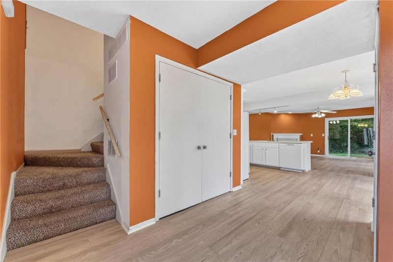 8124 Elmwood Ave, Kansas City, MO 64119