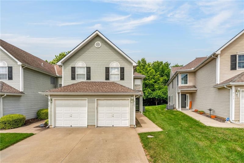8124 Elmwood Ave, Kansas City, MO 64119
