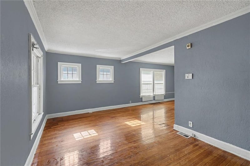 2405 E 68th St, Kansas City, MO 64132