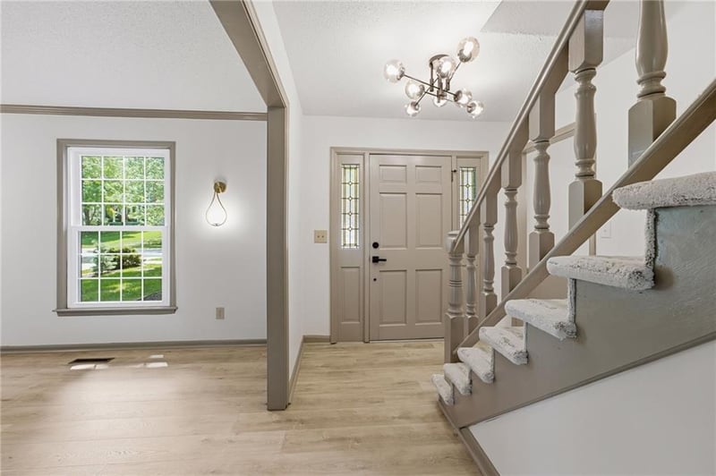 8009 Hallet St, Lenexa, KS 66215