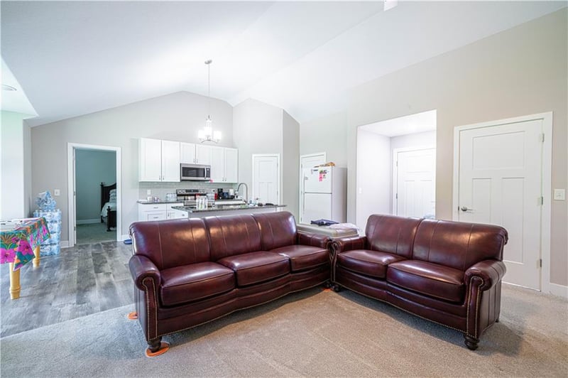 5313 Crystal Dr, St Joseph, MO 64503