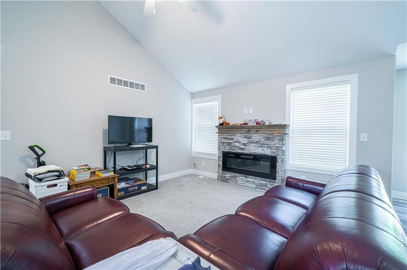 5313 Crystal Dr, St Joseph, MO 64503