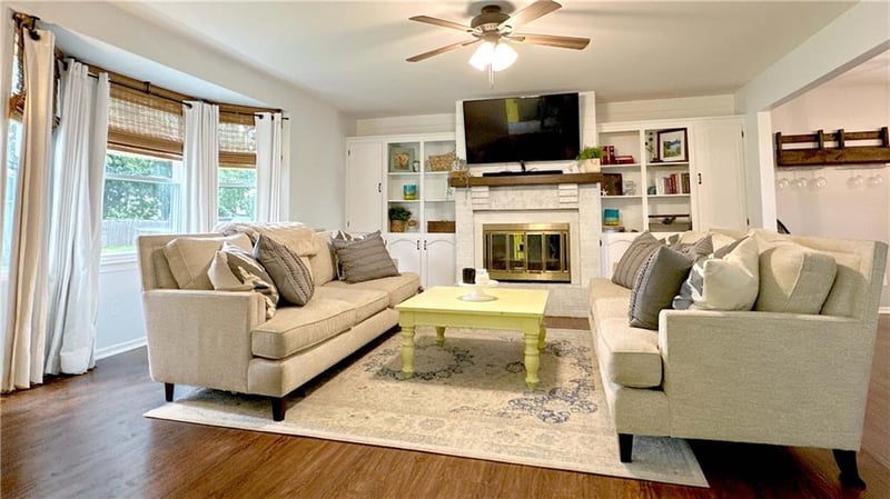 105 Broadway St, Grain Valley, MO 64029