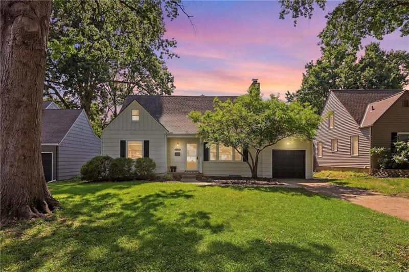 5516 Rosewood St, Roeland Park, KS 66205
