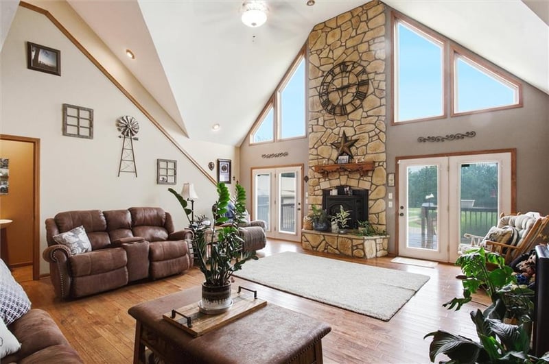 3776 Delaware Rd, Pomona, KS 66076