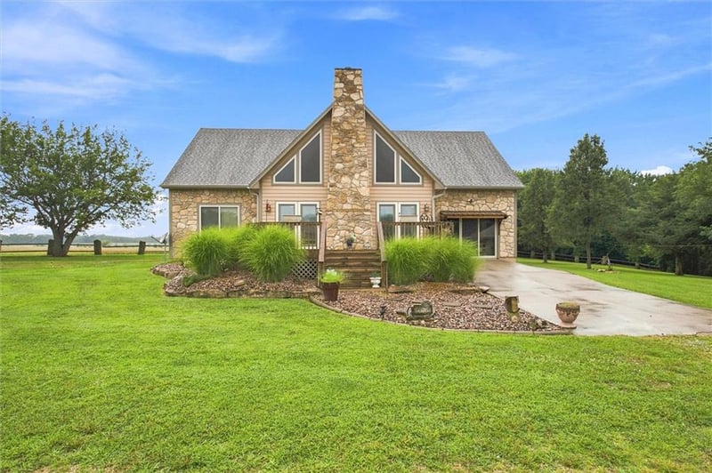 3776 Delaware Rd, Pomona, KS 66076