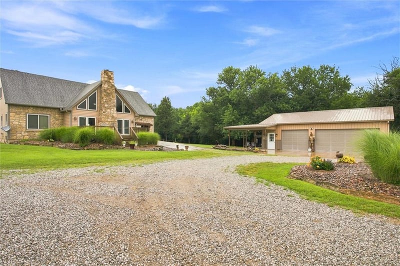 3776 Delaware Rd, Pomona, KS 66076