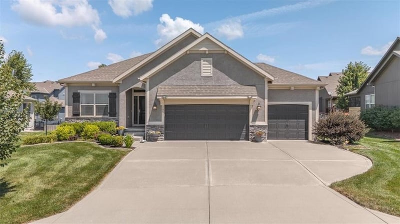 105 Griffin St, Blue Springs, MO 64064