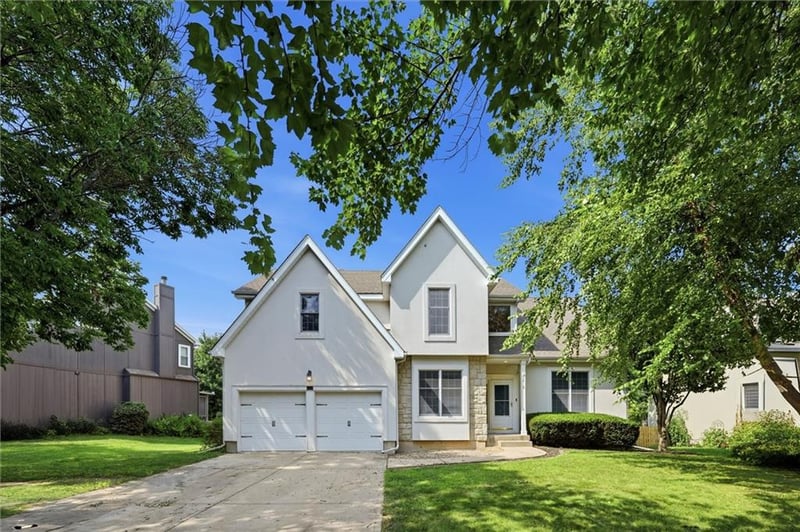 5216 158th Pl, Overland Park, KS 66224