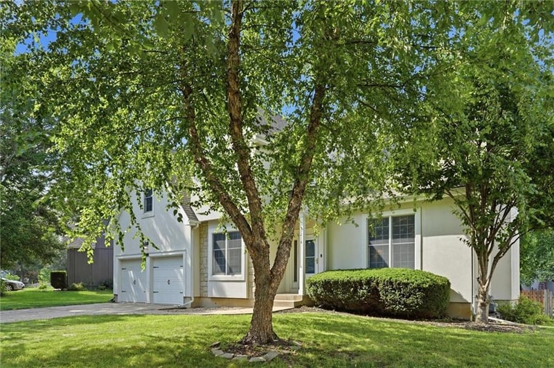 5216 158th Pl, Overland Park, KS 66224