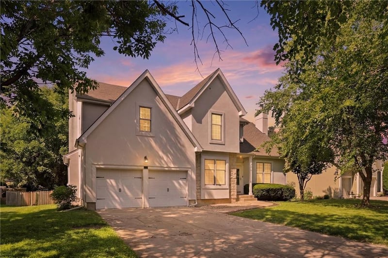 5216 158th Pl, Overland Park, KS 66224