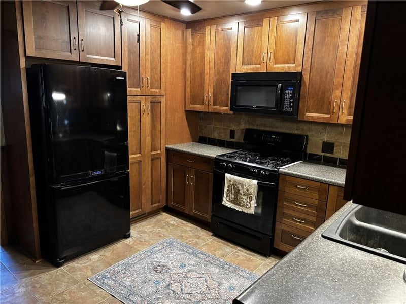 9006 74th Ter, Kansas City, MO 64133