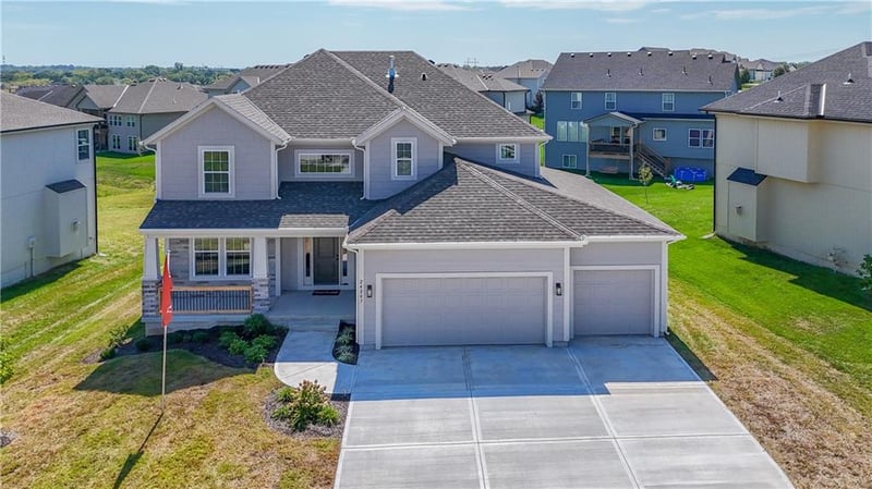 6003 Apache Dr, Shawnee, KS 66226