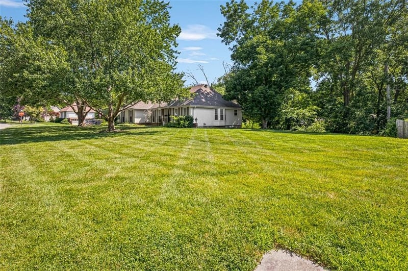 6809 N Agnes Ave, Gladstone, MO 64119
