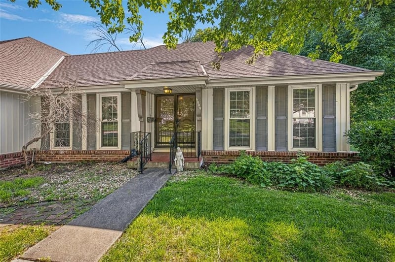 6809 N Agnes Ave, Gladstone, MO 64119