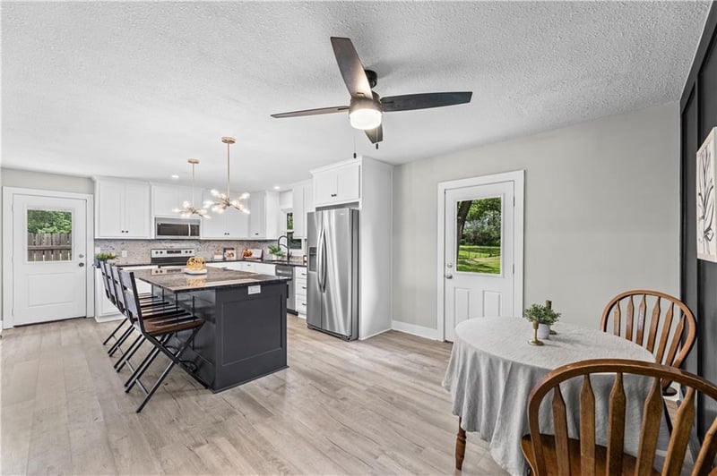13101 Porter Rd, Parkville, MO 64152