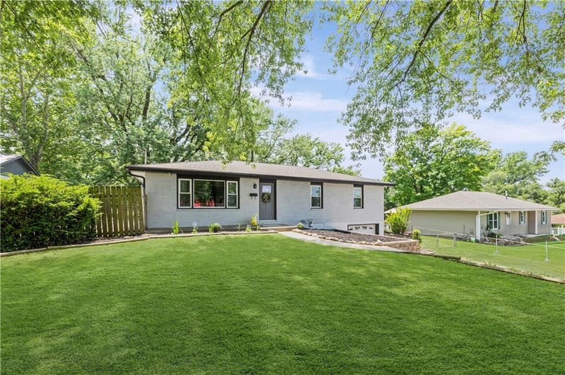 13101 Porter Rd, Parkville, MO 64152