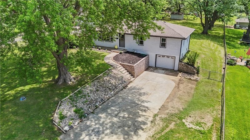 13101 Porter Rd, Parkville, MO 64152