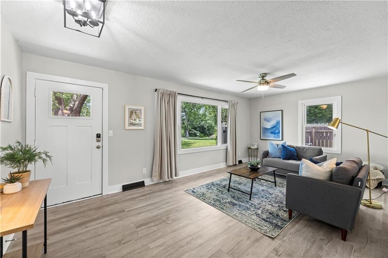 13101 Porter Rd, Parkville, MO 64152
