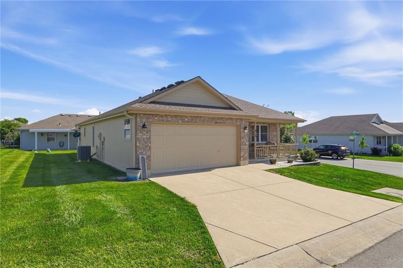 616 Twilight Dr, Raymore, MO 64012