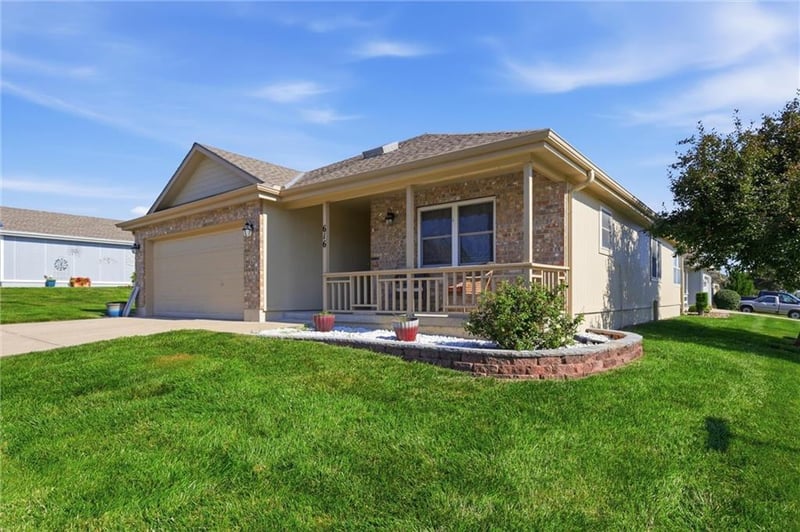 616 Twilight Dr, Raymore, MO 64012