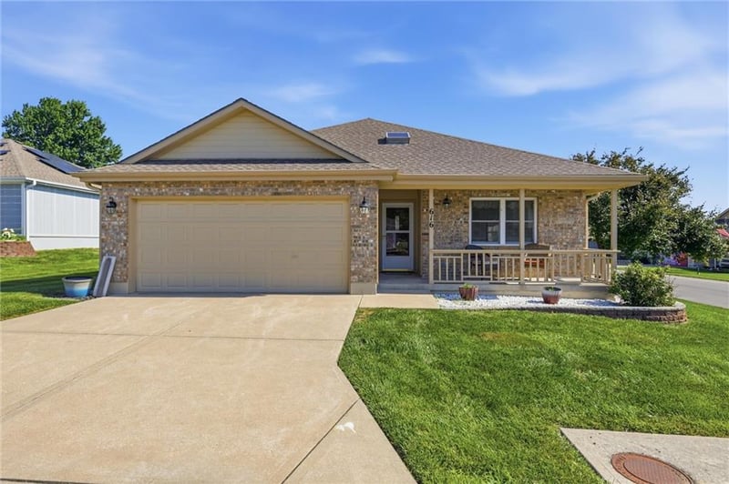 616 Twilight Dr, Raymore, MO 64012